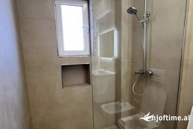 Shtepi me qera Apartament ne Tirane, 2+1, Mobilimi E mobiluar, Pagesa 800  Euro.
