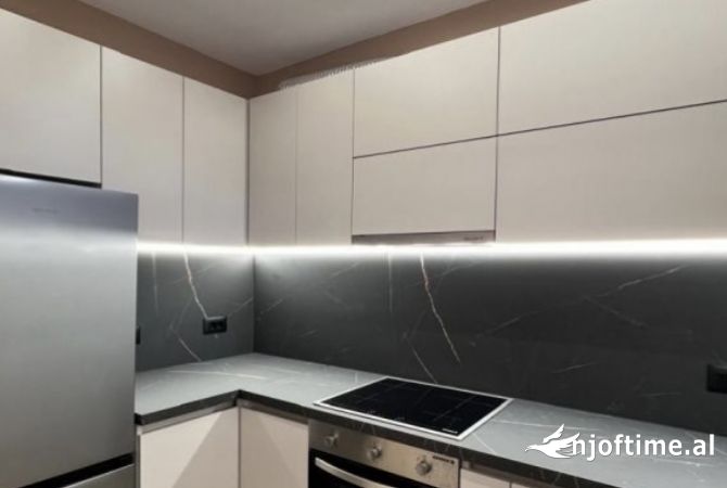 Shtepi me qera Apartament ne Tirane, 2+1, Mobilimi E mobiluar, Pagesa 800  Euro.