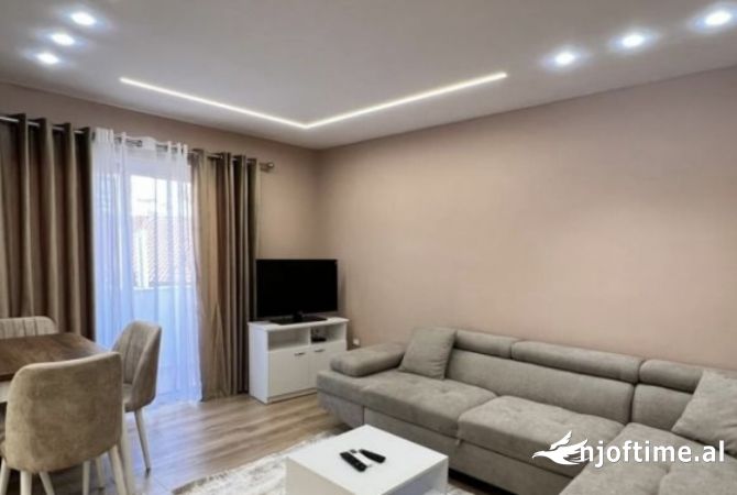 Shtepi me qera Apartament ne Tirane, 2+1, Mobilimi E mobiluar, Pagesa 800  Euro.