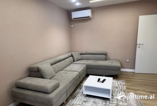 Shtepi me qera Apartament ne Tirane, 2+1, Mobilimi E mobiluar, Pagesa 800  Euro.