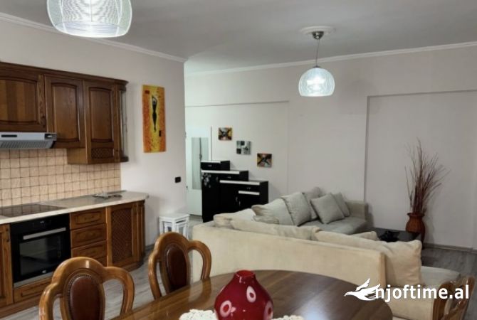 Shtepi me qera 2+1 ne Tirane - 650 Euro