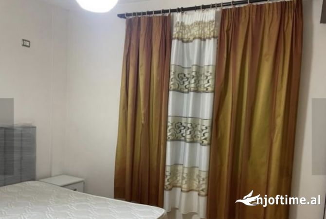 Shtepi me qera Apartament ne Tirane, 2+1, Mobilimi E mobiluar, Pagesa 500  Euro.