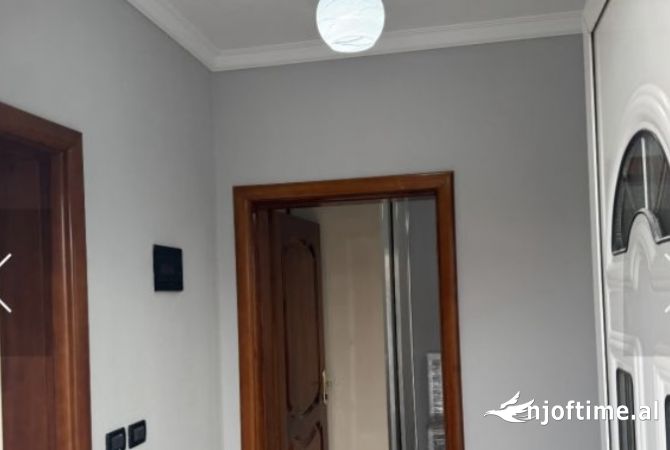 Shtepi me qera Apartament ne Tirane, 1+1, Mobilimi E mobiluar, Pagesa 40,000  Leke.