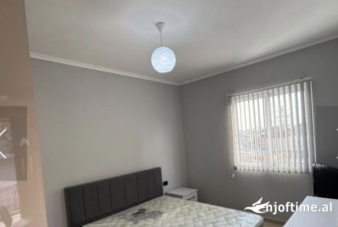 Shtepi me qera Apartament ne Tirane, 1+1, Mobilimi E mobiluar, Pagesa 40,000  Leke.