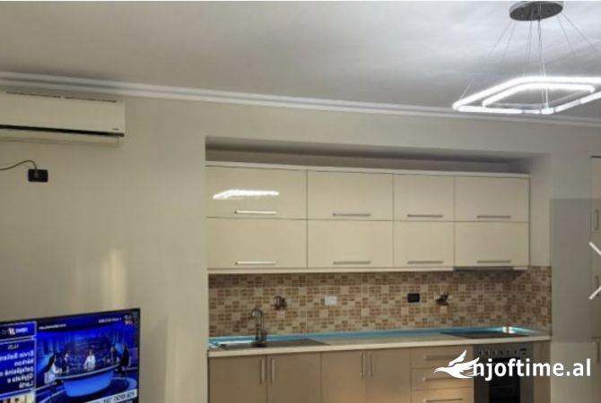 Shtepi me qera Apartament ne Tirane, 1+1, Mobilimi E mobiluar, Pagesa 40,000  Leke.