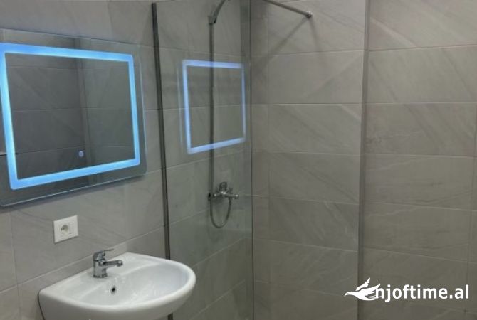 Shtepi ne shitje Apartament ne Tirane, 1+1, Mobilimi Bosh, pa mobiluar, Pagesa 144,000  Euro.