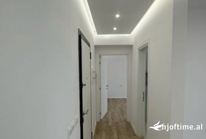 Shtepi ne shitje Apartament ne Tirane, 1+1, Mobilimi Bosh, pa mobiluar, Pagesa 144,000  Euro.