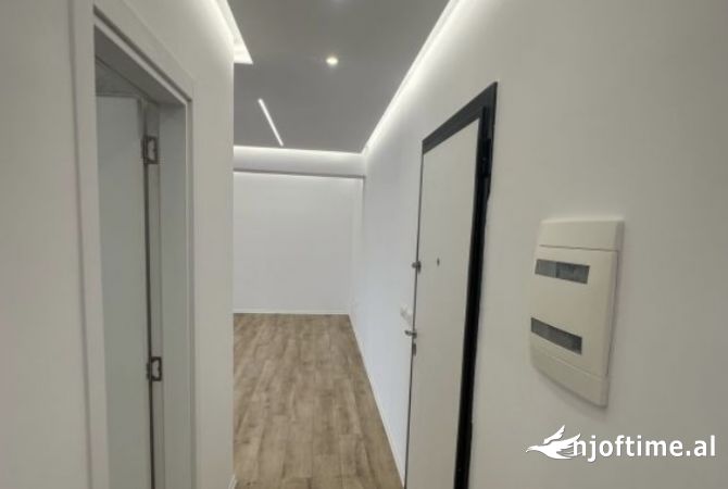 Shtepi ne shitje Apartament ne Tirane, 1+1, Mobilimi Bosh, pa mobiluar, Pagesa 144,000  Euro.