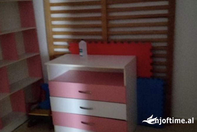 Shtepi me qera Apartament ne Tirane, 2+1, Mobilimi E mobiluar, Pagesa 400  Euro.