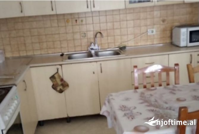 Shtepi me qera 2+1 ne Tirane - 400 Euro