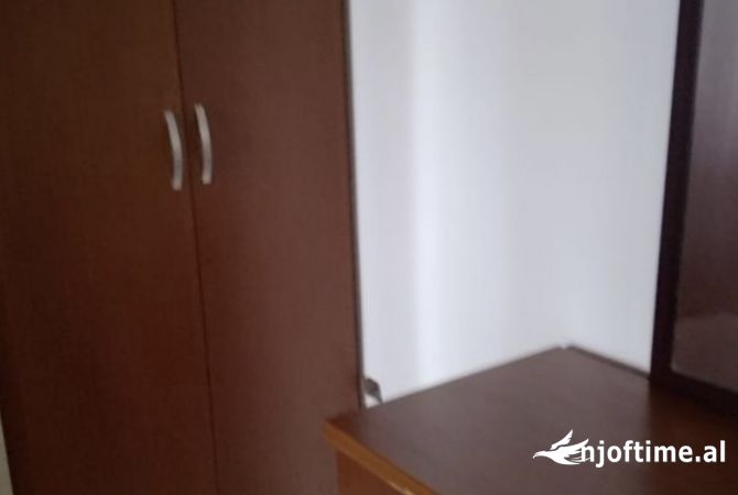 Shtepi me qera Apartament ne Tirane, 2+1, Mobilimi E mobiluar, Pagesa 400  Euro.