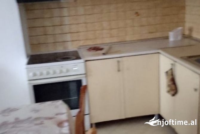 Shtepi me qera Apartament ne Tirane, 2+1, Mobilimi E mobiluar, Pagesa 400  Euro.