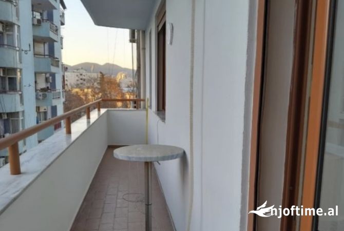Shtepi me qera Apartament ne Tirane, 1+1, Mobilimi E mobiluar, Pagesa 50,000  Leke.