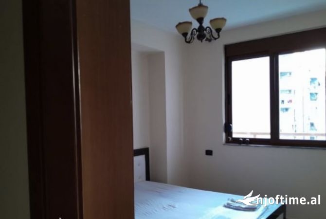 Shtepi me qera Apartament ne Tirane, 1+1, Mobilimi E mobiluar, Pagesa 50,000  Leke.