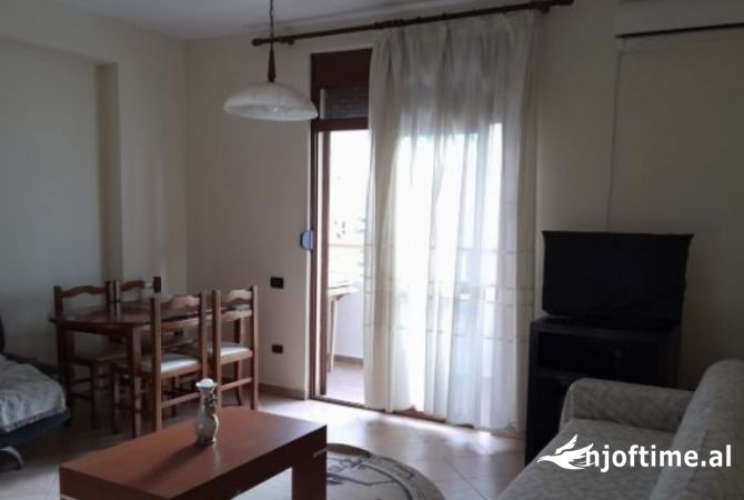 Shtepi me qera 1+1 ne Tirane - 50,000 Leke