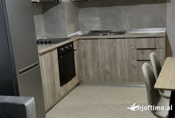 Shtepi me qera 2+1 ne Tirane - 700 Euro