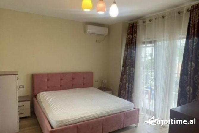 Shtepi me qera Apartament ne Tirane, 3+1, Mobilimi E mobiluar, Pagesa 1,200  Euro.