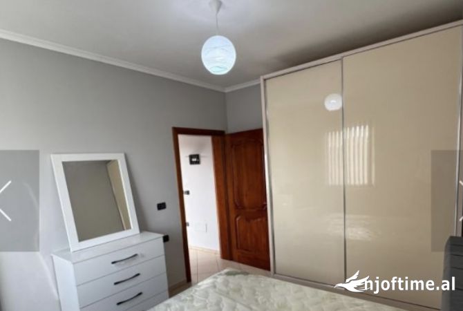 Shtepi me qera Apartament ne Tirane, 1+1, Mobilimi E mobiluar, Pagesa 400  Euro.