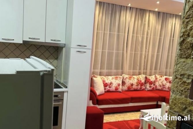 Shtepi me qera Apartament ne Tirane, 2+1, Mobilimi E mobiluar, Pagesa 600  Euro.