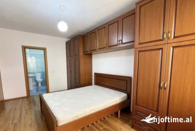 Shtepi me qera Apartament ne Tirane, 2+1, Mobilimi E mobiluar, Pagesa 500  Euro.