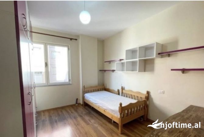 Shtepi me qera Apartament ne Tirane, 2+1, Mobilimi E mobiluar, Pagesa 500  Euro.
