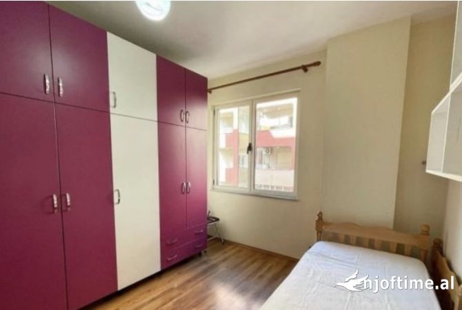 Shtepi me qera Apartament ne Tirane, 2+1, Mobilimi E mobiluar, Pagesa 500  Euro.