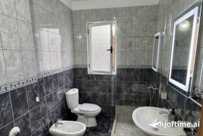 Shtepi me qera Apartament ne Tirane, 1+1, Mobilimi E mobiluar, Pagesa 650  Euro.
