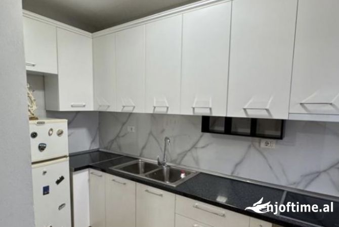 Shtepi me qera Apartament ne Tirane, 1+1, Mobilimi E mobiluar, Pagesa 650  Euro.
