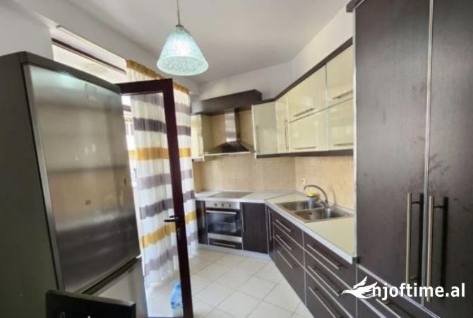 Shtepi me qera 2+1 ne Tirane - 40,000 Leke