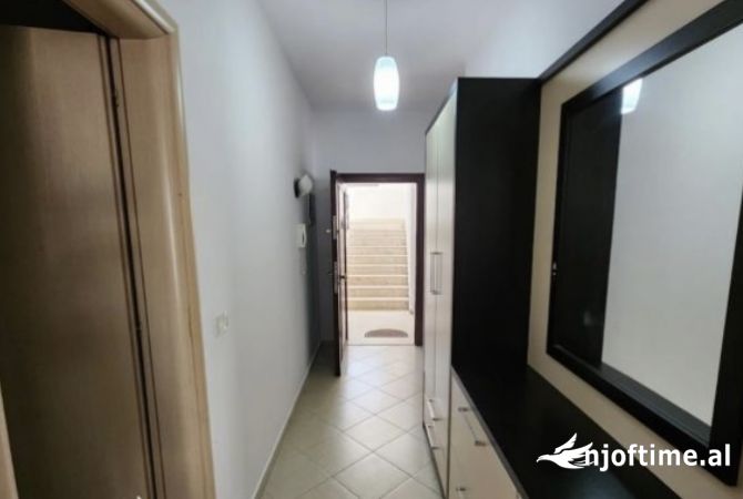 Shtepi me qera Apartament ne Tirane, 2+1, Mobilimi E mobiluar, Pagesa 40,000  Leke.