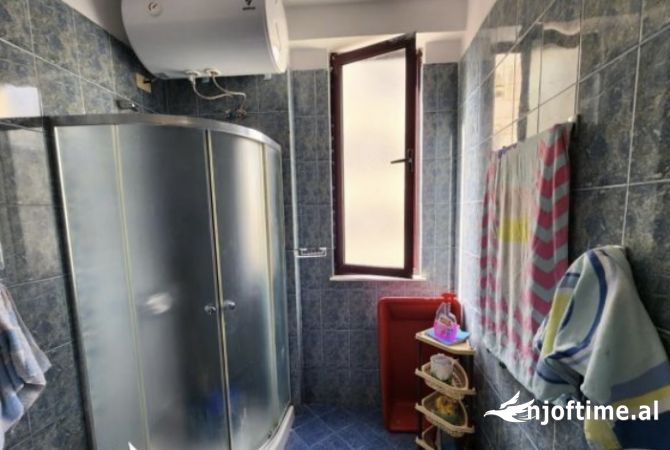 Shtepi me qera Apartament ne Tirane, 2+1, Mobilimi E mobiluar, Pagesa 40,000  Leke.