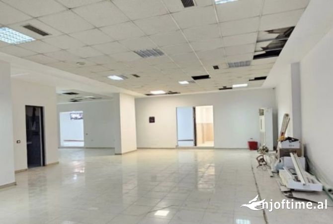 Ambient biznesi me qera 3+1 ne Tirane - 320,000 Euro