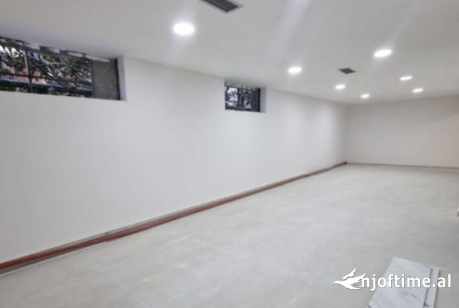 Ambient biznesi me qera 3+1 ne Tirane - 320,000 Euro
