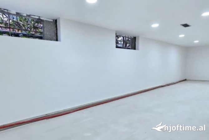 Ambient biznesi me qera 3+1 ne Tirane - 320,000 Euro