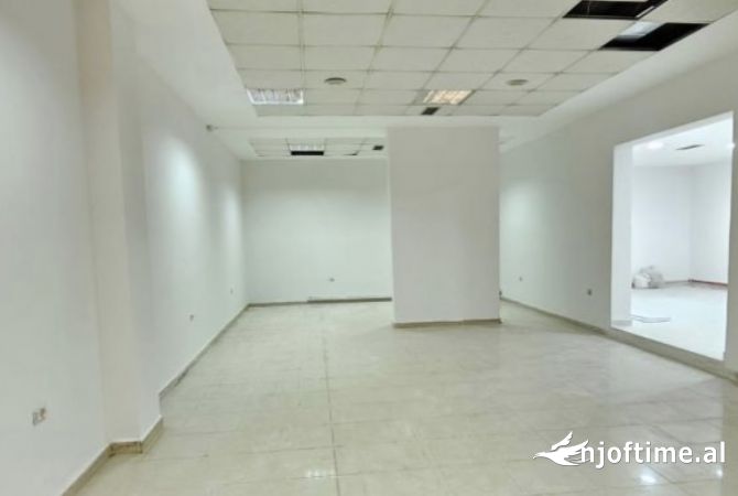 Jepet ambjent 270 m2, prane komunes, rr petro korcari Tirane