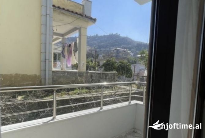 Shtepi me qera Apartament ne Tirane, 3+1, Mobilimi E mobiluar, Pagesa 450  Euro.
