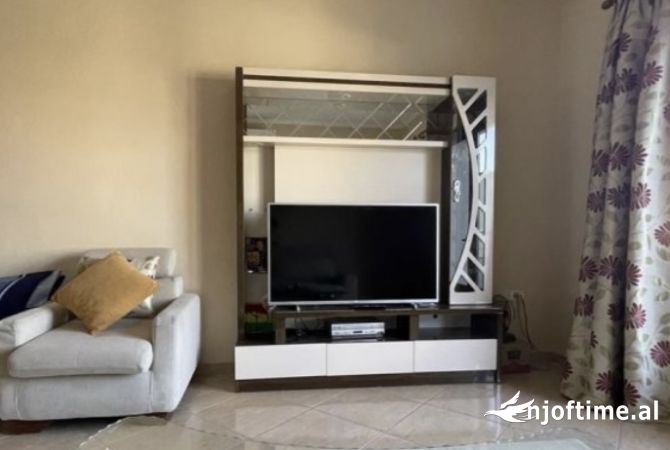 Shtepi me qera Apartament ne Tirane, 3+1, Mobilimi E mobiluar, Pagesa 450  Euro.