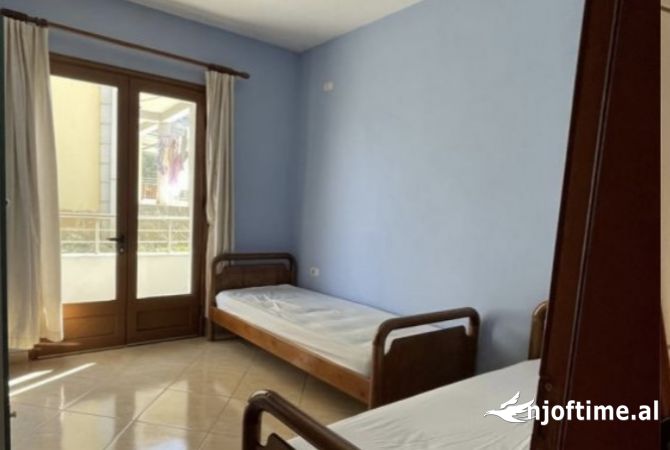Shtepi me qera Apartament ne Tirane, 3+1, Mobilimi E mobiluar, Pagesa 450  Euro.