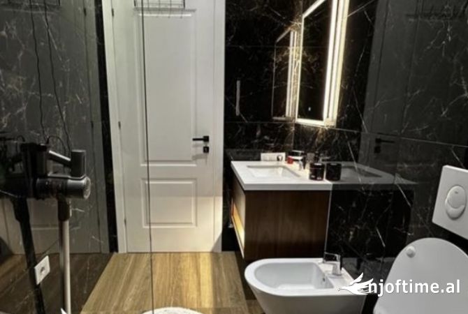 Shtepi ne shitje Apartament ne Tirane, 2+1, Mobilimi E mobiluar, Pagesa 252,900  Euro.