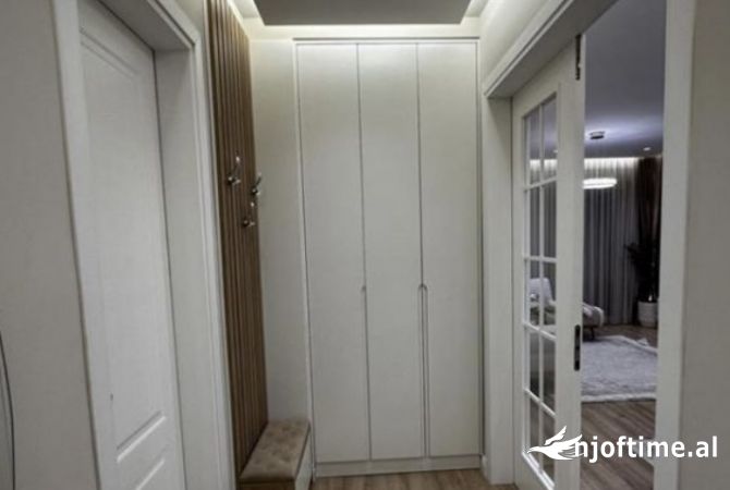 Shtepi ne shitje Apartament ne Tirane, 2+1, Mobilimi E mobiluar, Pagesa 252,900  Euro.