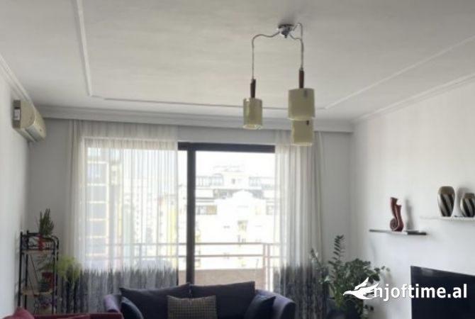 Shtepi me qera 2+1 ne Tirane - 800 Euro