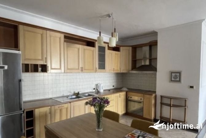 Shtepi me qera 2+1 ne Tirane - 800 Euro
