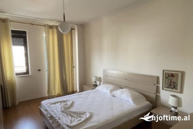 Shtepi me qera Apartament ne Tirane, 2+1, Mobilimi E mobiluar, Pagesa 800  Euro.