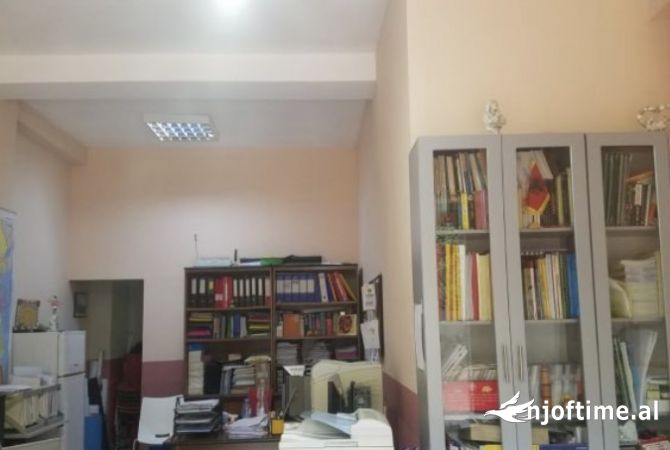 Ambient biznesi me qera 3+1 ne Tirane - 40,000 Euro