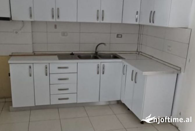 Shtepi me qera 3+1 ne Tirane - 42,000 Leke