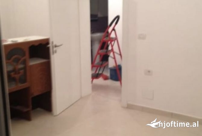 Shtepi me qera Apartament ne Tirane, 3+1, Mobilimi Bosh, pa mobiluar, Pagesa 42,000  Leke.