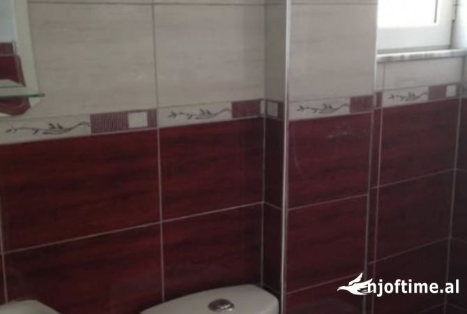 Shtepi me qera Apartament ne Tirane, 3+1, Mobilimi Bosh, pa mobiluar, Pagesa 42,000  Leke.