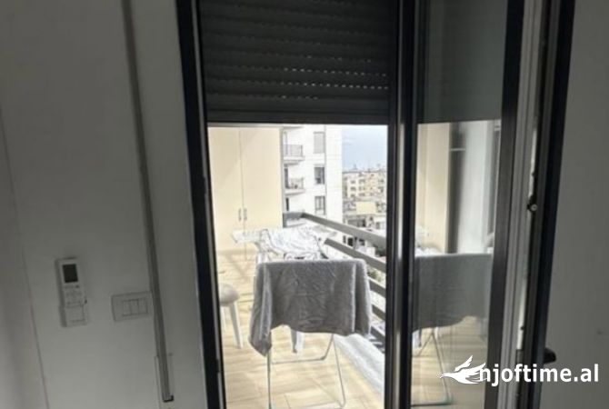 Shtepi ne shitje Apartament ne Tirane, 2+1, Mobilimi E mobiluar, Pagesa 180,000  Euro.