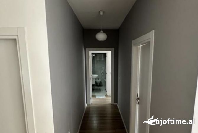 Shtepi ne shitje Apartament ne Tirane, 2+1, Mobilimi E mobiluar, Pagesa 180,000  Euro.