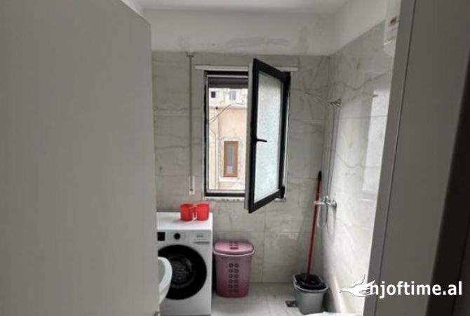 Shtepi ne shitje Apartament ne Tirane, 2+1, Mobilimi E mobiluar, Pagesa 180,000  Euro.